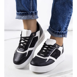 Sorte sneakers på Coronel platformen 1