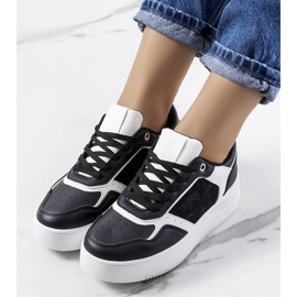 Sorte sneakers på Coronel platformen 2