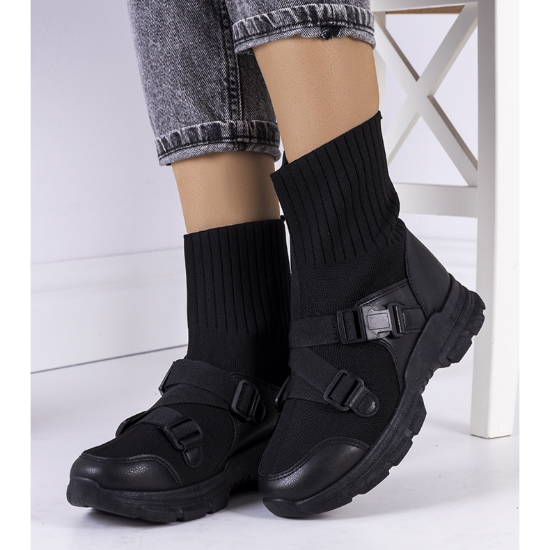 Sorte saker sneakers 1