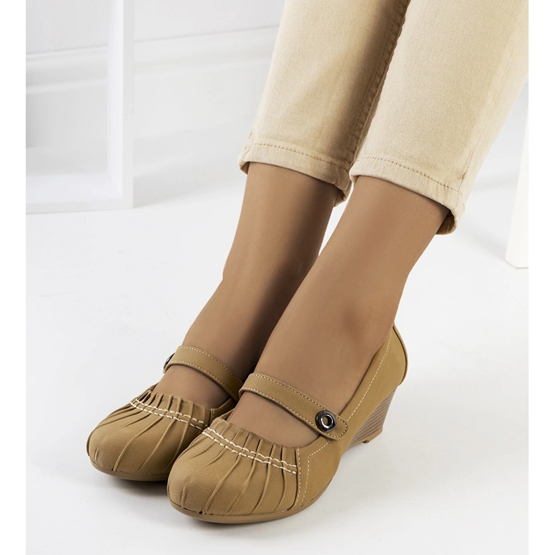 Beige pumps med rynke Nita 1