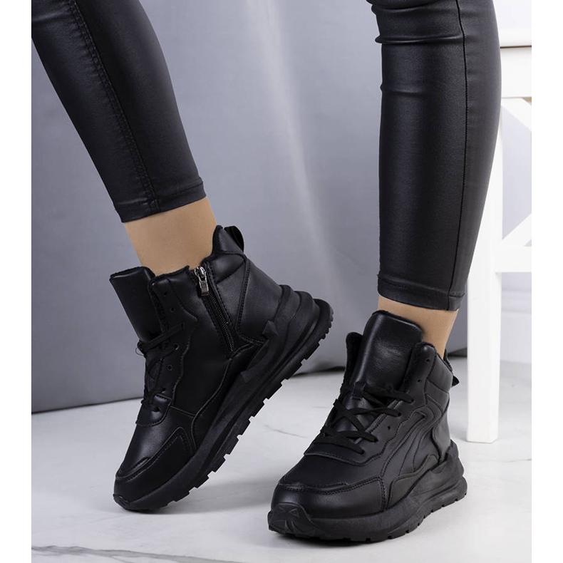 Sorte isolerede sneakers fra Tasma 1