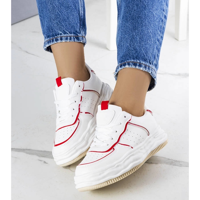 Hvide sneakers med røde indlæg fra Nettie 1