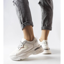 Hvide sneakers dekoreret med glitter fra Beatrice 1