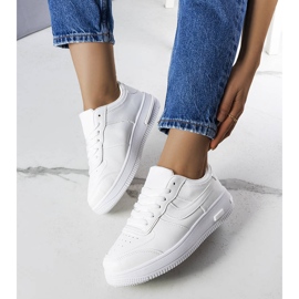 BM Hvide sneakers på tyk sål fra Kim 1