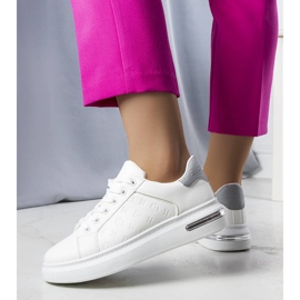 Hvide højsålede sneakers fra Tasha 1