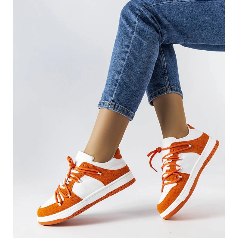 Orange sneakers med kombinerede materialer fra Hila hvid 1