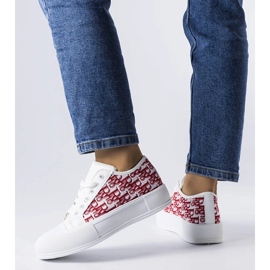Hvide sneakers med rødt Marquis-mønster 1