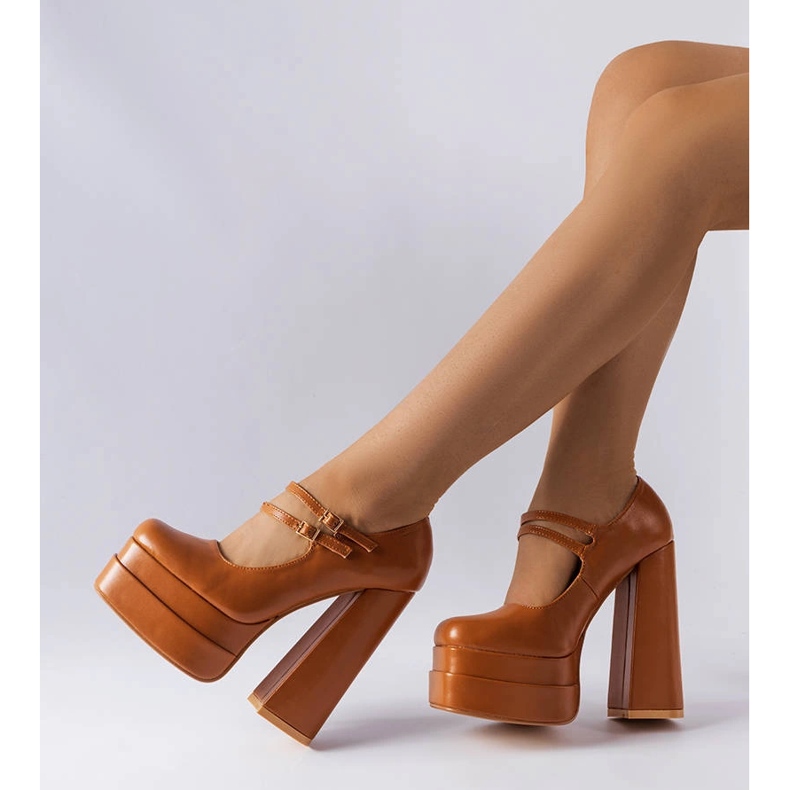 Brune højhælede pumps fra Chouinard 1