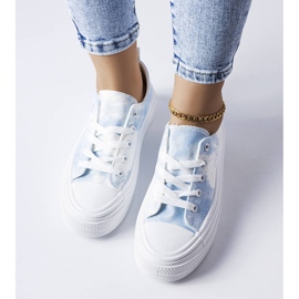 Hvide og blå sneakers fra Blais 2
