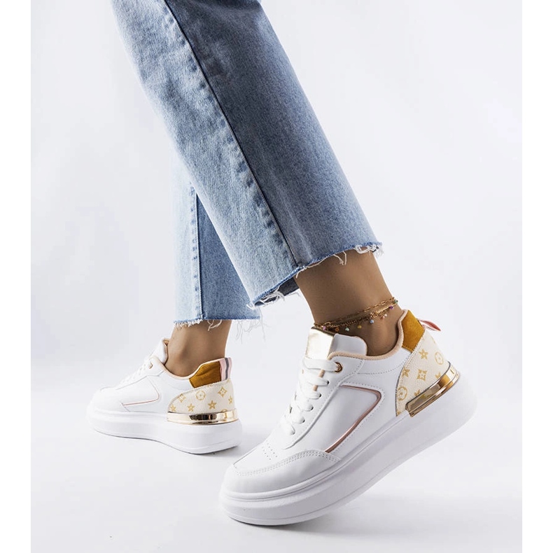 Hvide sneakers med beige indlæg fra Margarita 1