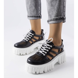 Sorte brogues med en massiv Emaline-sål 1