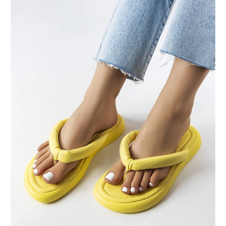 Smithfield gule chunky flip-flops 1