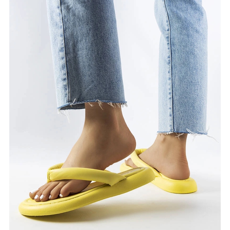 Smithfield gule chunky flip-flops 2