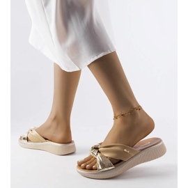 Beige og guld sandaler fra Luce 2