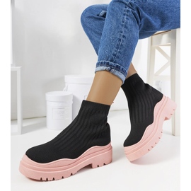 Sorte og lyserøde high-top sneakers fra Marks 1