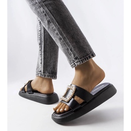 Sorte flip-flops med Fusbert rhinsten 1