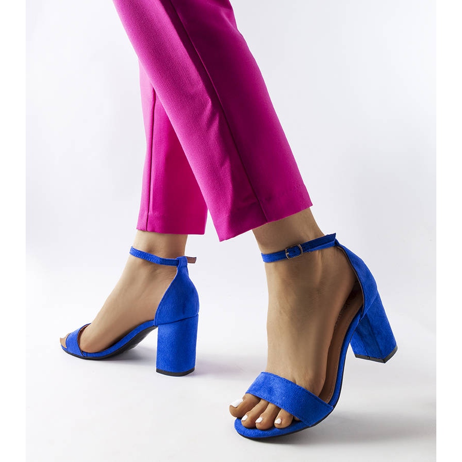Blå sandaler med lav hæl fra Lourna -