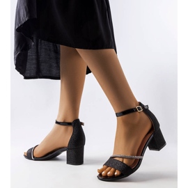 Blanke sorte sandaler fra Lidia 1