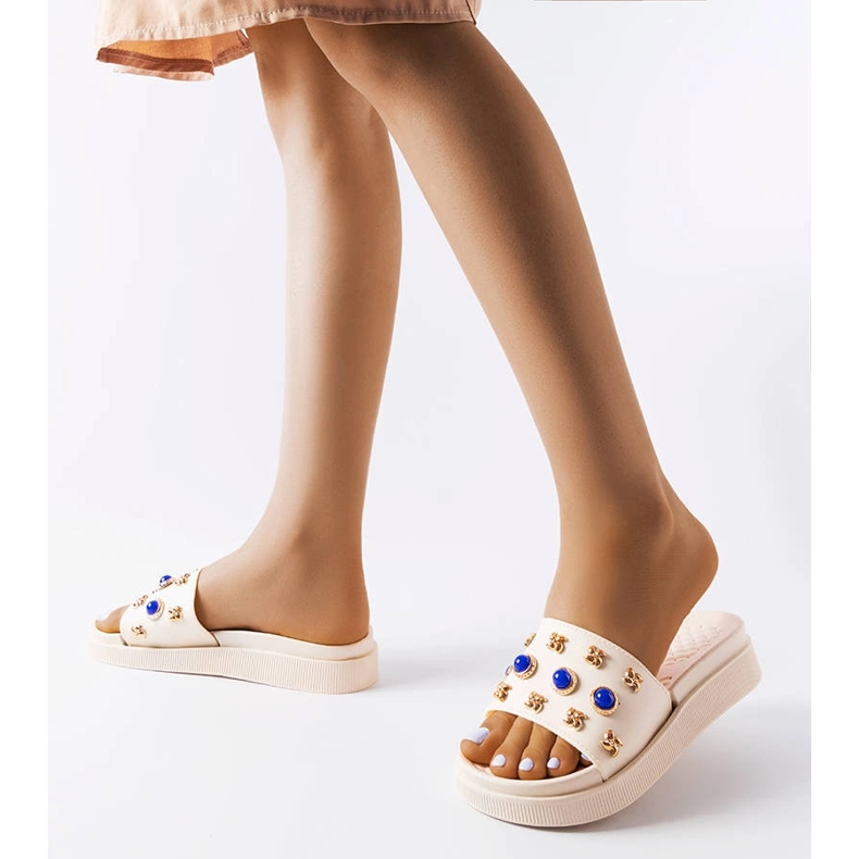 Beige dekorerede rutsjebaner fra Montesarchio 2