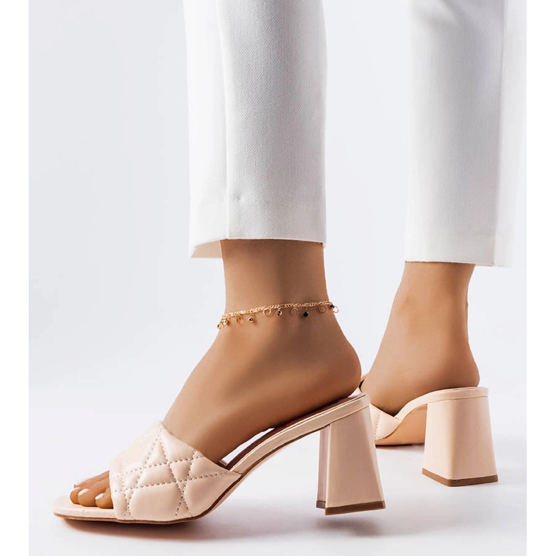 Beige sandaler med hæl fra Merley 1