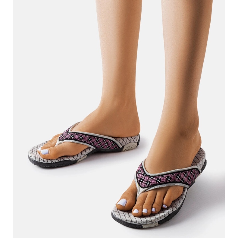 Grå og sorte tekstil-flip-flops fra Luigia 1