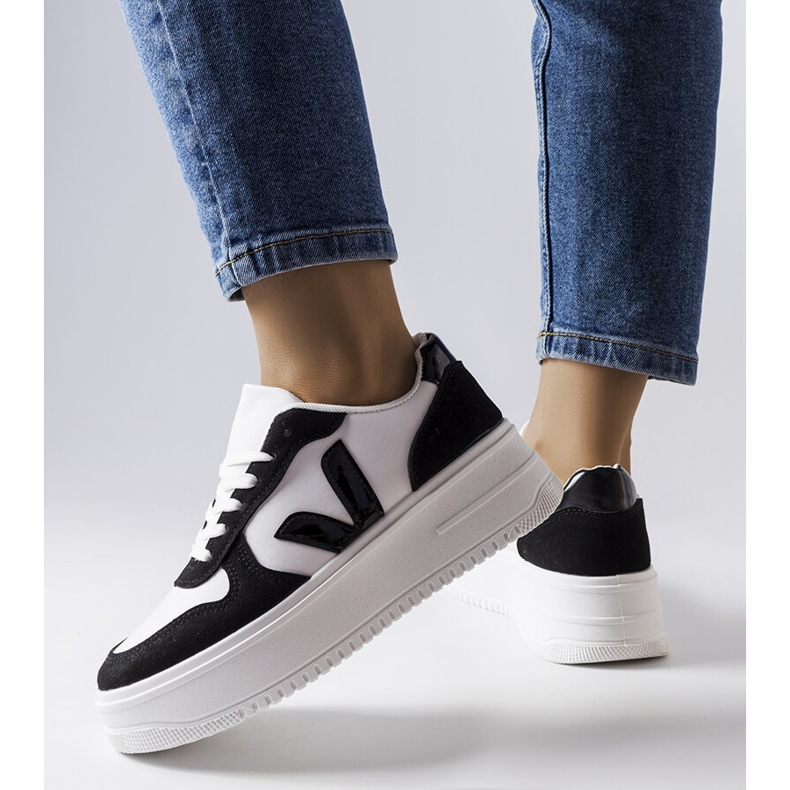 Sorte og hvide platformssneakers fra Plouffe 1