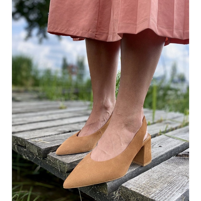Marco Shoes Brune pumps med en hæl i naturlig velour 1