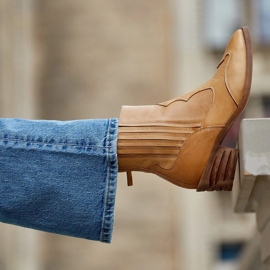 Marco Shoes Håndpolerede cowboystøvler i læder med brede overdele i gummi gul 1
