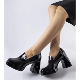 Sorte patent pumps med en West hæl 1