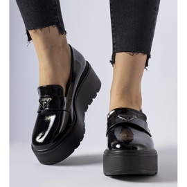 Sorte patent loafers med en Monra platform 1