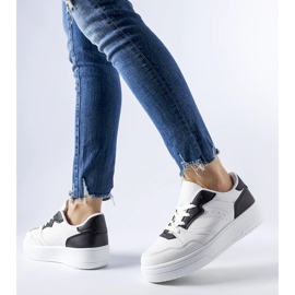 Hvide sneakers med sorte Fournie-accenter 1