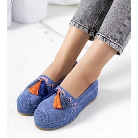 Blå espadriller på Pisquid-platformen 1