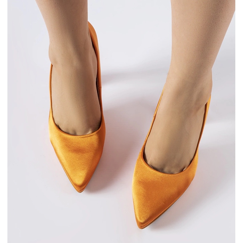 Orange satin stilet pumps fra Rivers 1