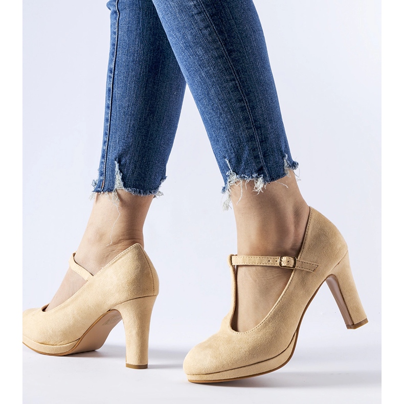 Beige højhælede pumps fra LaCaille 1