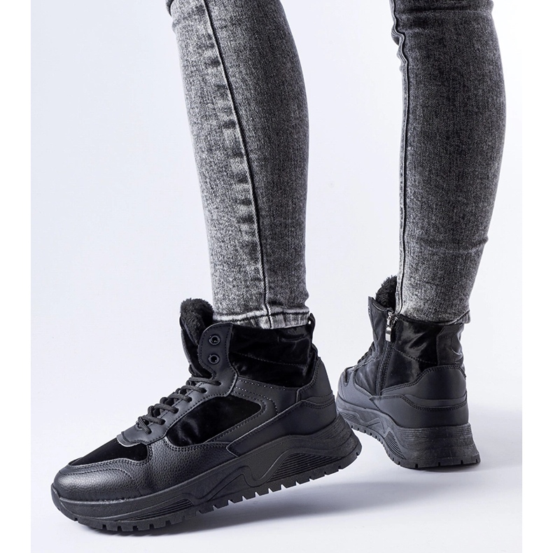 Sorte isolerede høje Malles sneakers 1