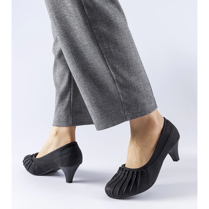 Sorte Santro pumps med flæser 1