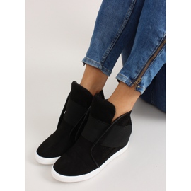 Sneakers med brede sorte elastikker 2