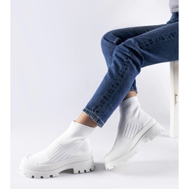 Hvide sneakers med fleksibel overdel Varden 1