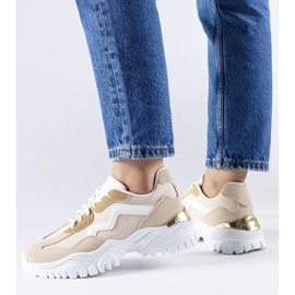 Beige sneakers med en massiv Gironic-sål 1