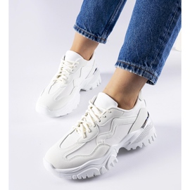 Hvide sneakers med en massiv Gironic-sål 1