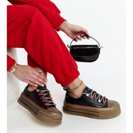 Sorte sneakers på GOE NN2N4053 platformen 1