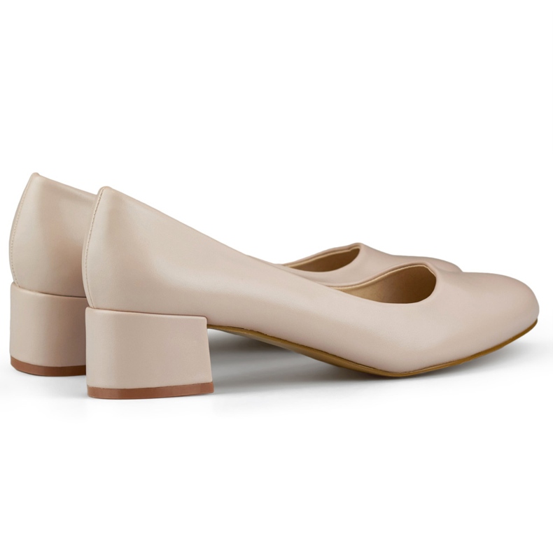 Beige lavhælede pumps med rund tå 1