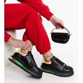 Sorte sneakers på GOE NN2N4030 platformen 1