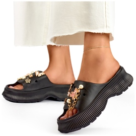 Kvinders sorte gummiflip-flops med dekorationer 1