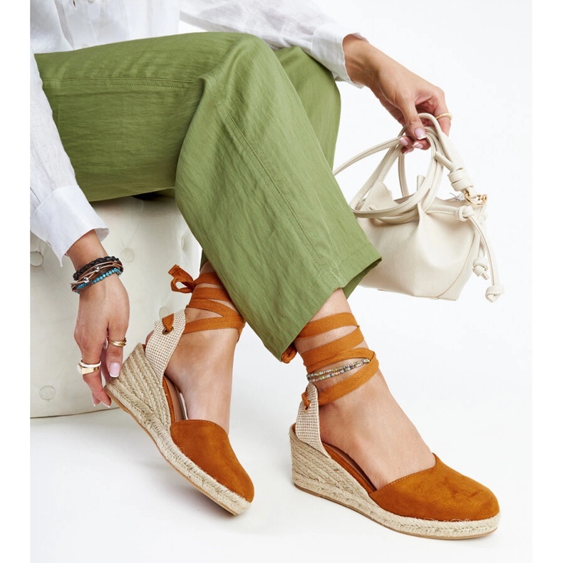 Brune espadriller med snørebånd med en Blagica kile 1