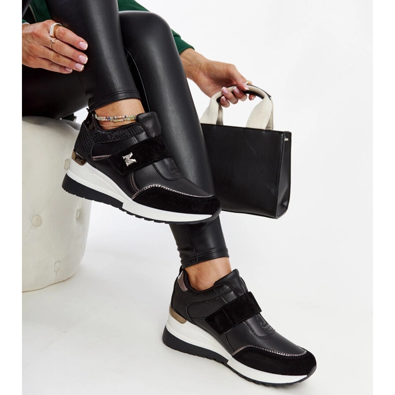 Sorte wedge sneakers med Libuse velcrolukning 1