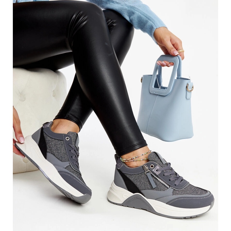 Grå skinnende sneakers på Makda platformen 1