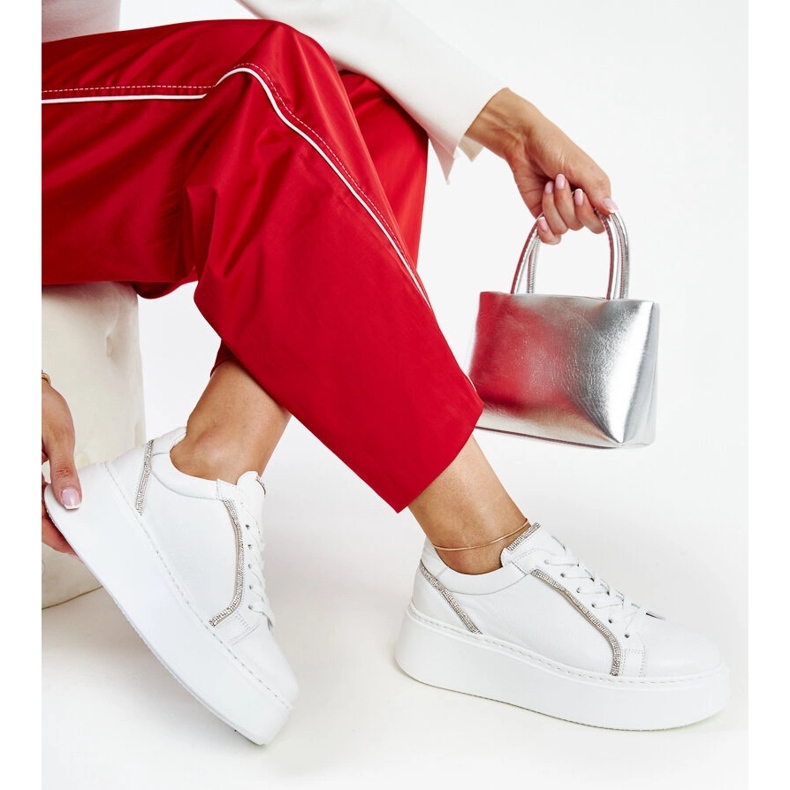 Karino hvide læder sneakers med rhinestones 1