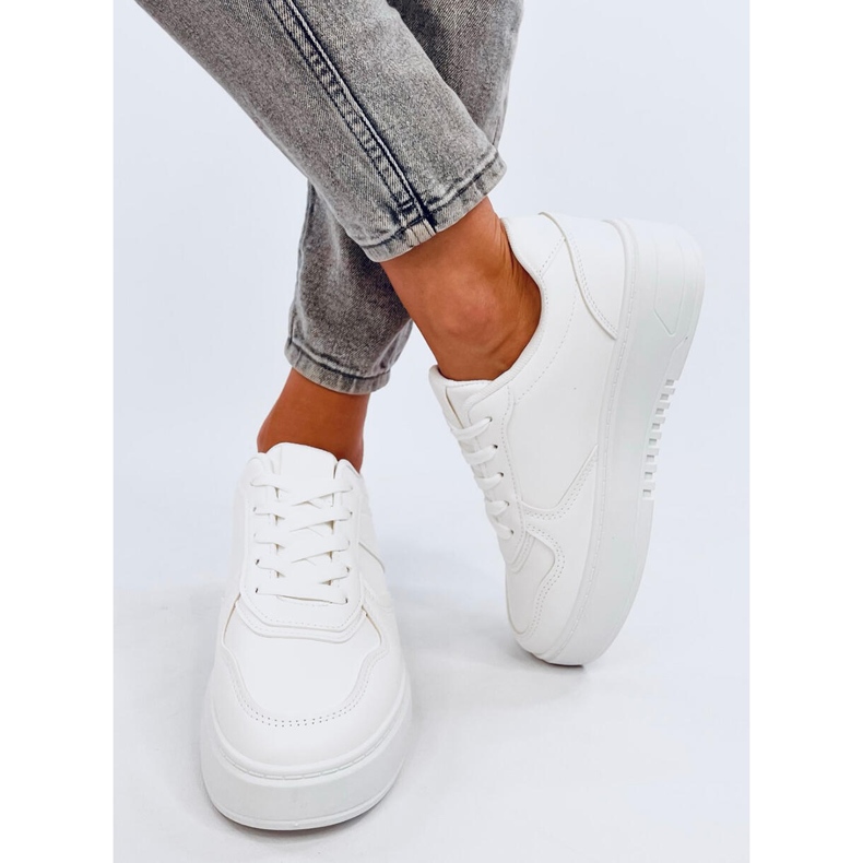 Lees Hvide sneakers til kvinder 1