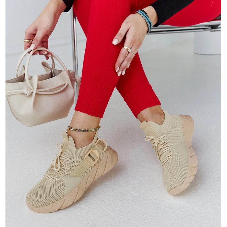 Beige letvægts sportssneakers fra Faruz 2